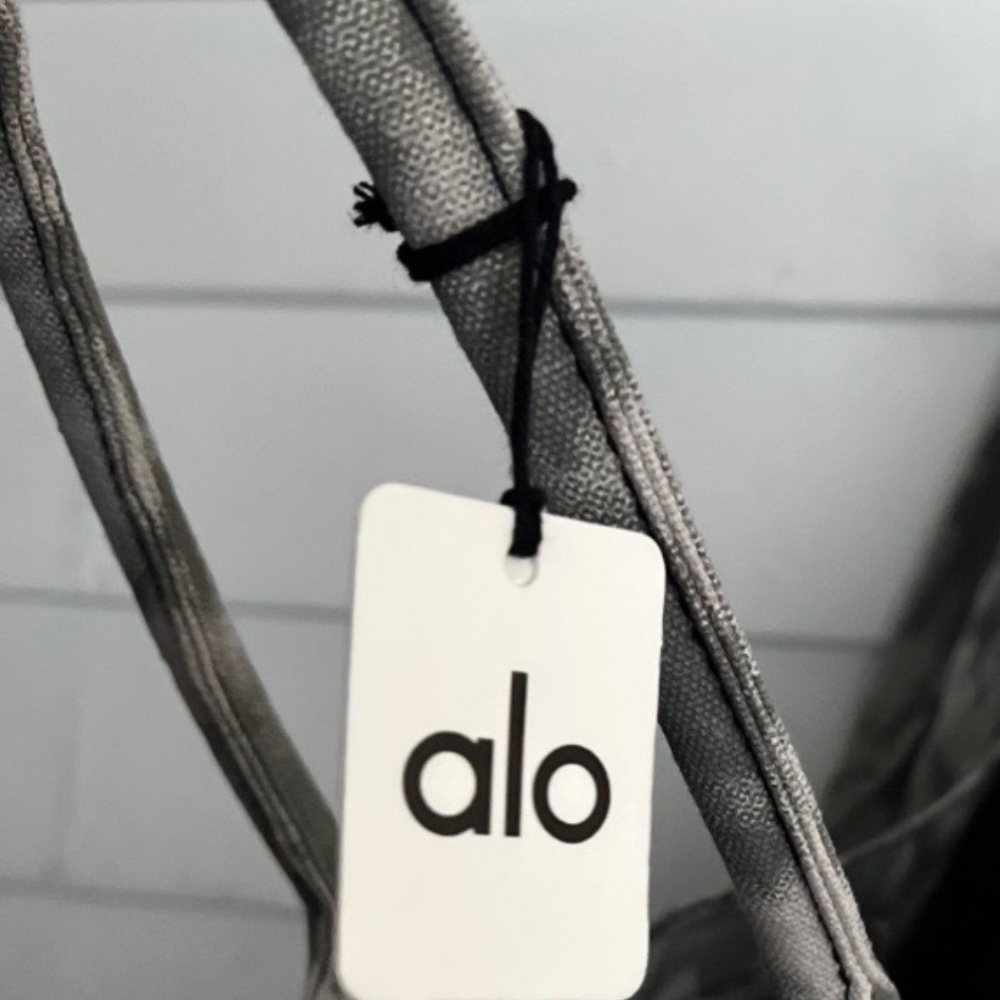 New. with tags ALO Tote Tie Dye - Picture 3 of 3